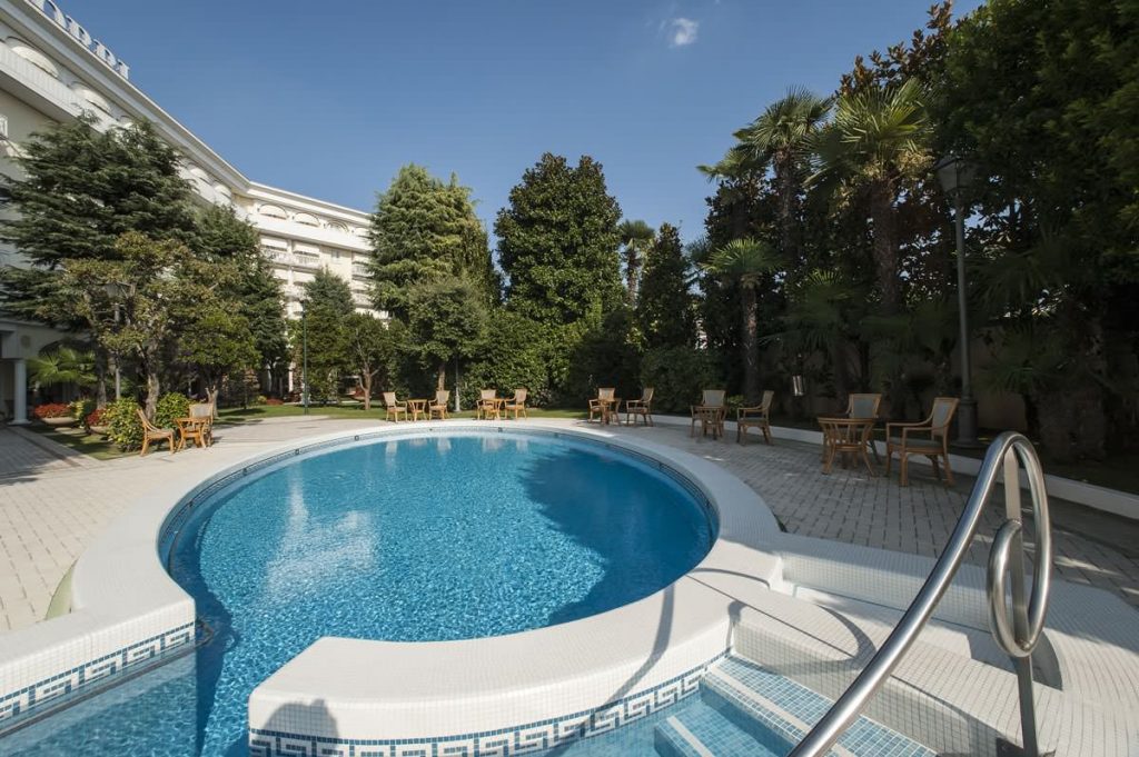 6-venere-pool-hotel-due-torri